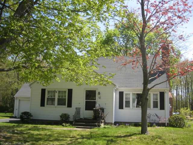 586 Maple Hill Ave, Newington, CT 06111 - photo 1
