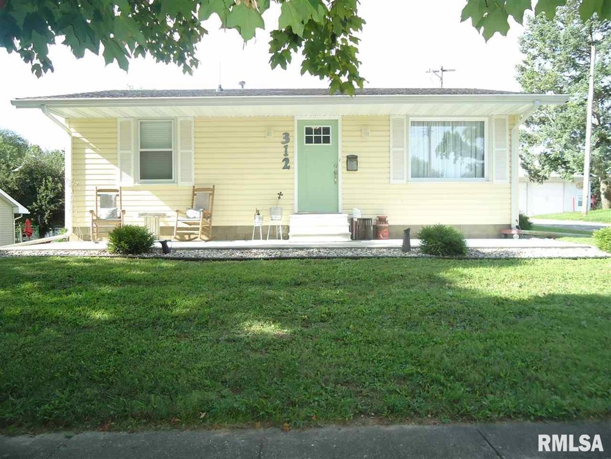 312 E Springfield St, Virginia, IL 62691 - photo 1