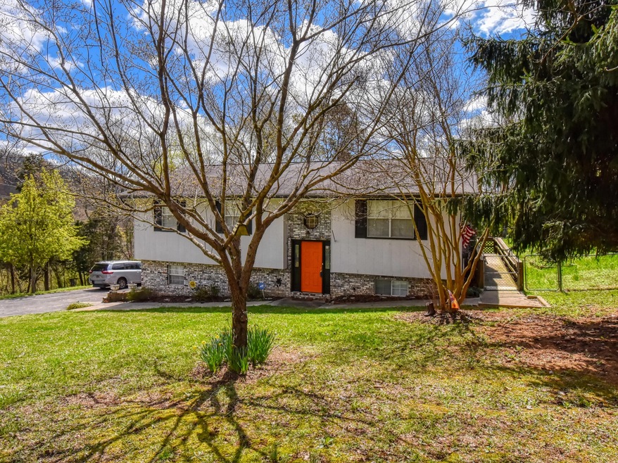 914 N Ridgecrest Road
