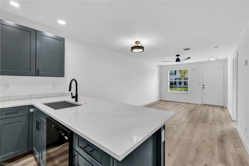 Kitchen with visible vents, a peninsula, ceiling f