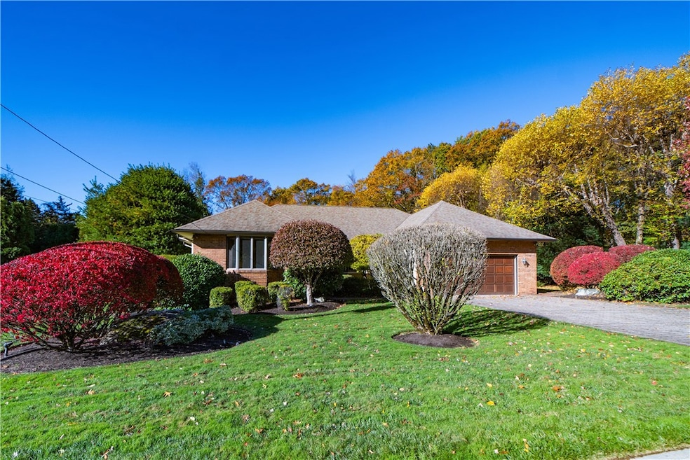 40 Phenix Ridge Dr, Cranston, RI 02921 - photo 1