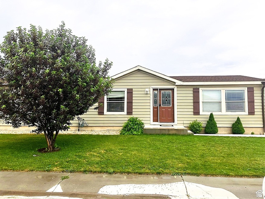 275 S Maple St, Wellington, UT 84542 - photo 1