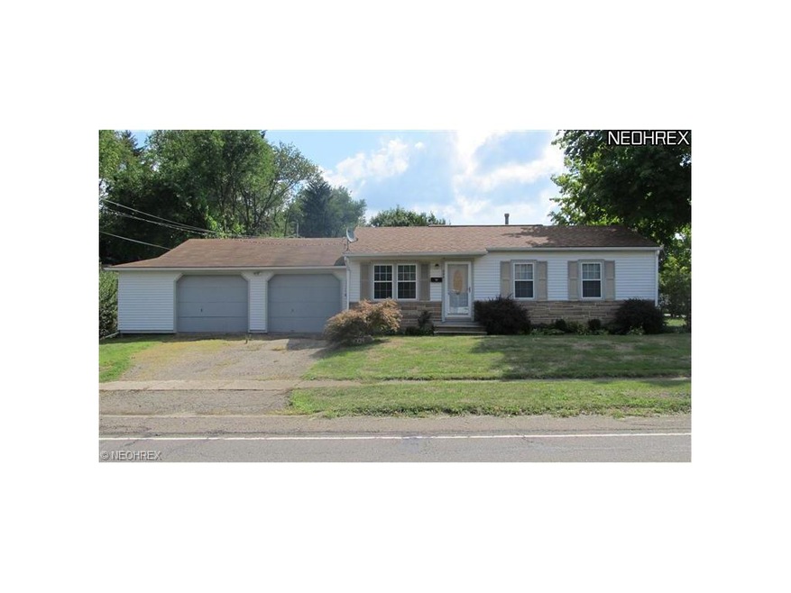 Welcome Home! Vinyl Siding, new windows, New front