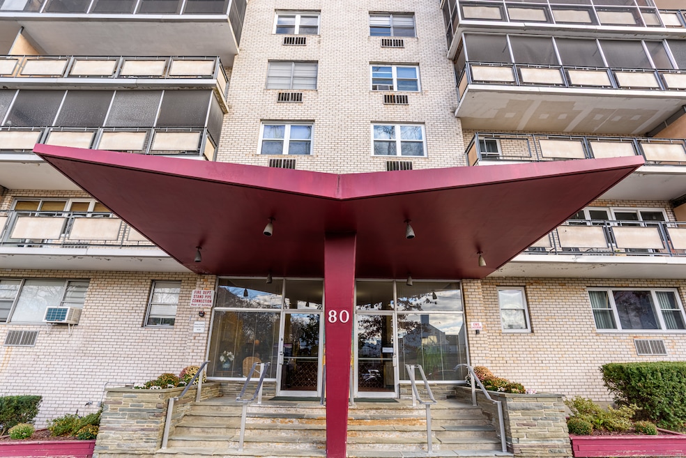 Cartwright Towers II unit 5D, Bridgeport, CT 06604 - photo 1