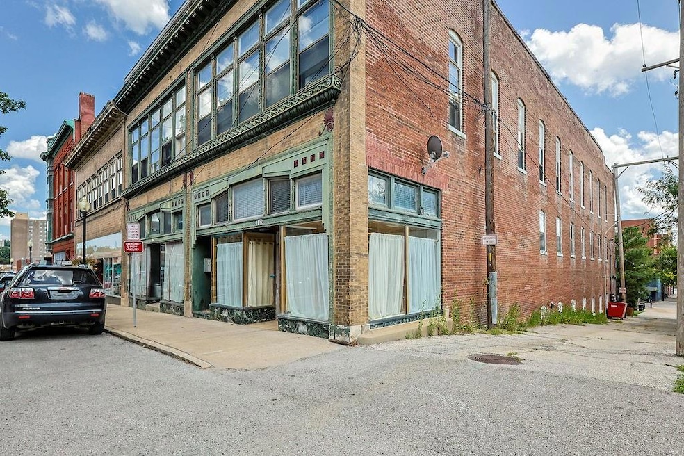 712 Francis St unit A, Saint Joseph, MO 64501 - photo 1