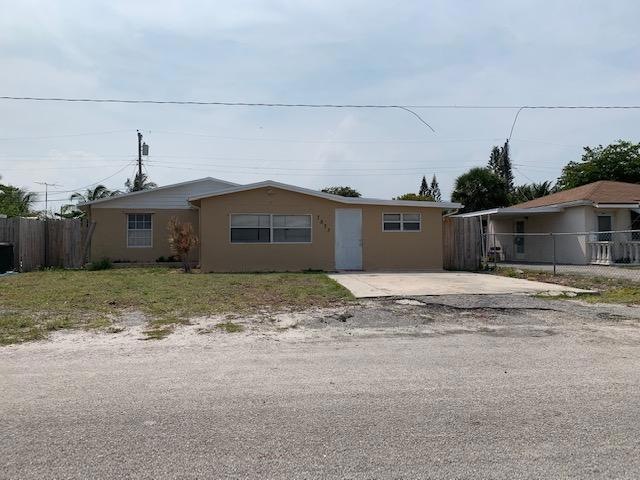 7833 Loomis St, Lantana, FL 33462 - photo 1