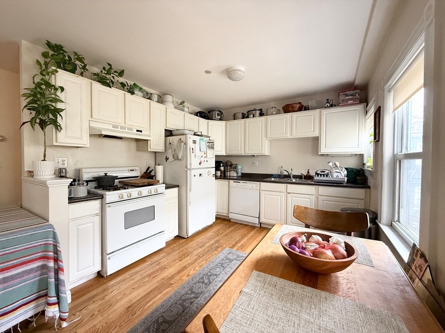 33 Roberts Rd unit 2R, Cambridge, MA 02138 - photo 1