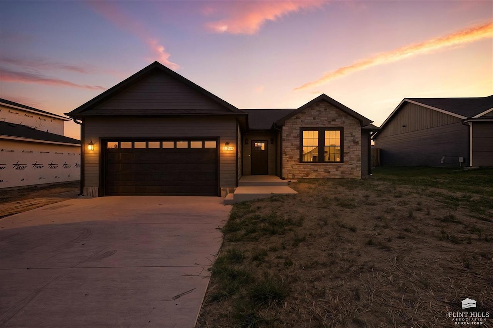 2525 Wren Ln, Junction City, KS 66441 - photo 1