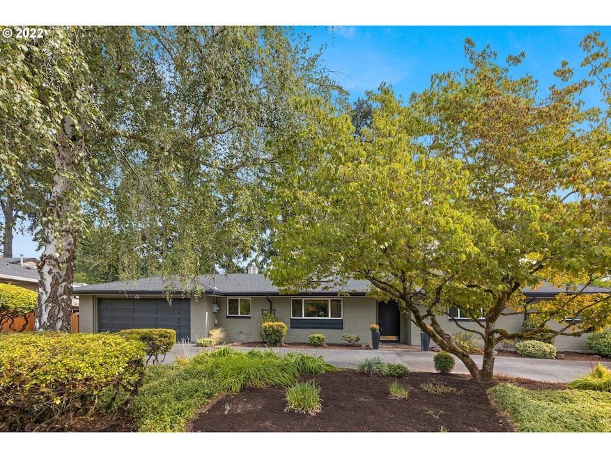Sold $900,000 • Co-Listing Agent