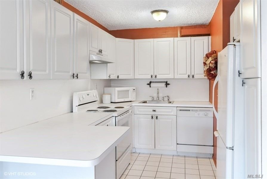 166-10 Powells Cove Blvd unit 3C, Beechhurst, NY 11357 - photo 1