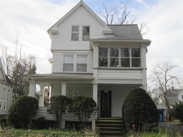 136 Washington Rd unit 1st flr, Springfield, MA 01108 - photo 1