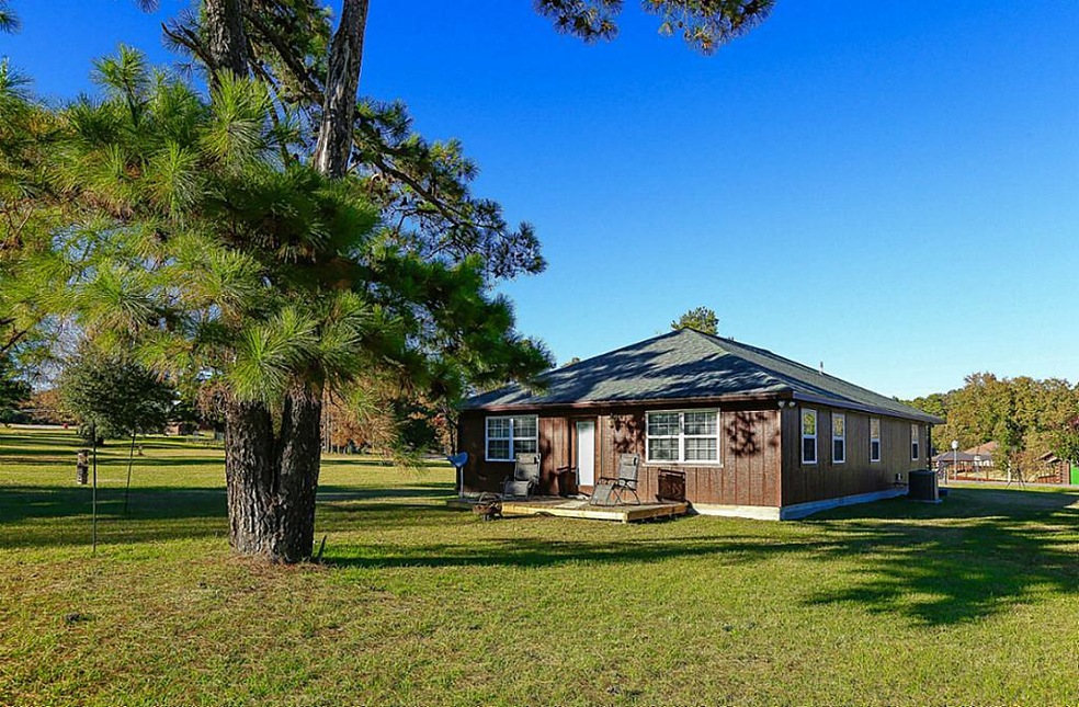 33 Hunters Creek Dr, Huntsville, TX 77340 - photo 1