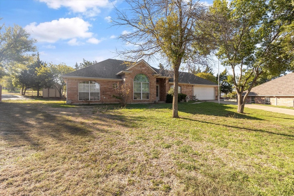 110 Thousand Oaks Cir, Weatherford, TX 76086 - photo 1