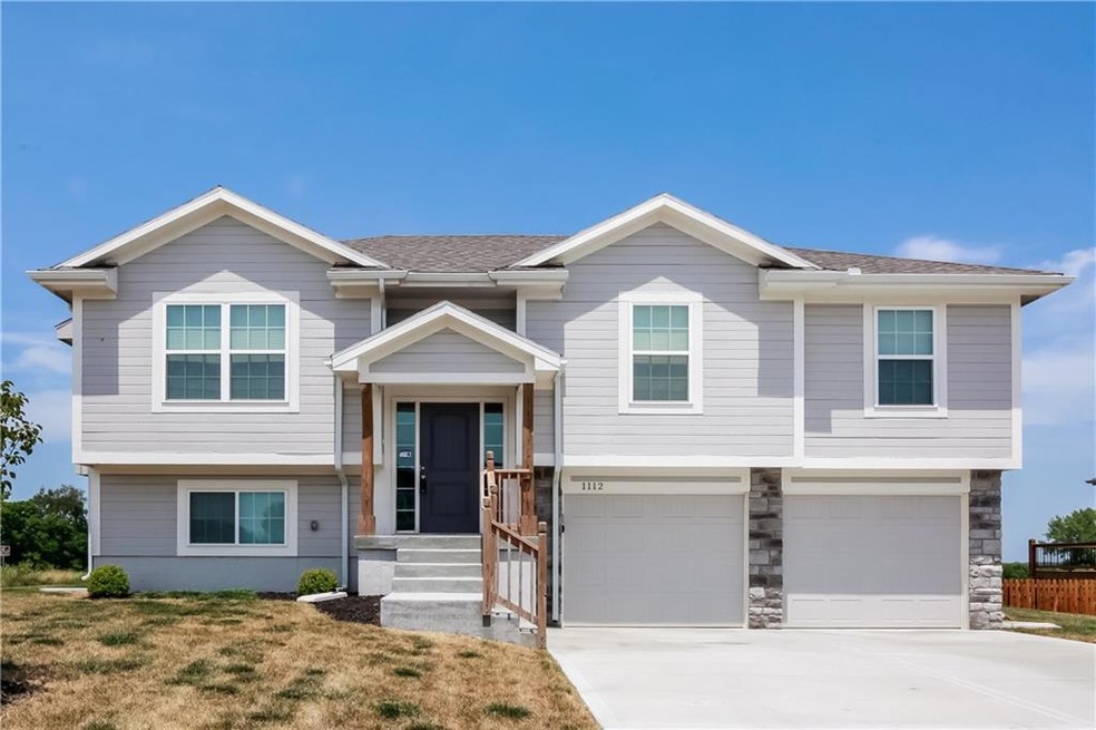 1112 Clayton Dr, Raymore, MO 64083 - photo 1