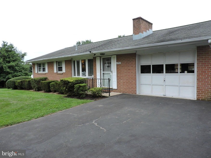 17957 Oak Ridge Dr, Hagerstown, MD 21740 - photo 1
