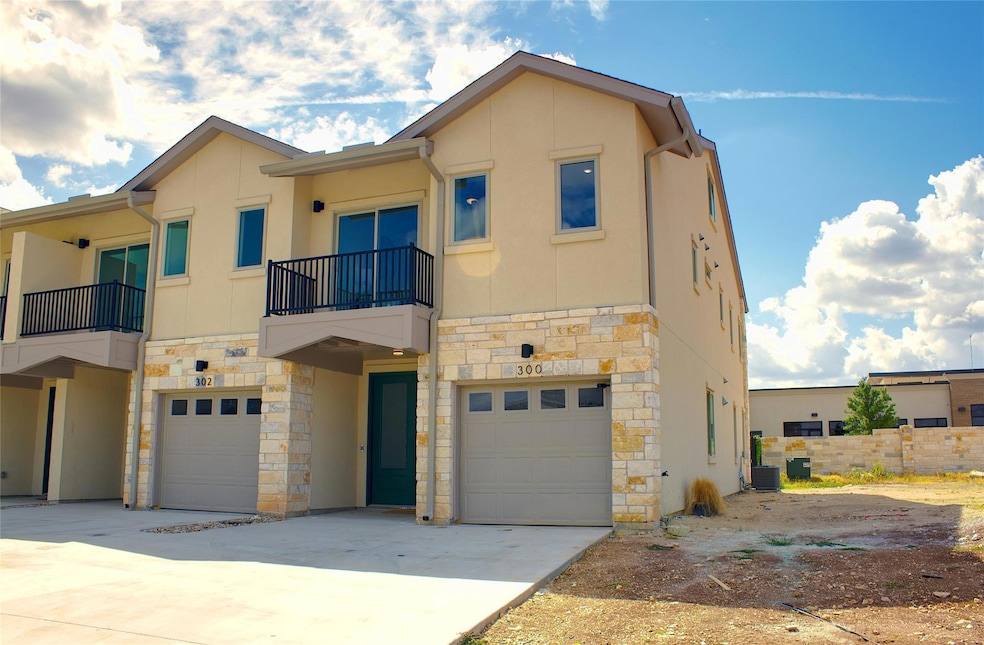 301, 302 & 304 Tesla Cir, Austin, TX 78681 - photo 1