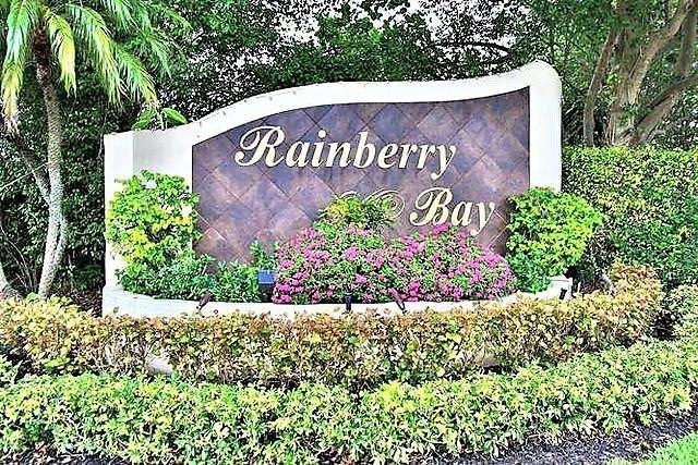 Gated community with manned gate and 24 hour secur