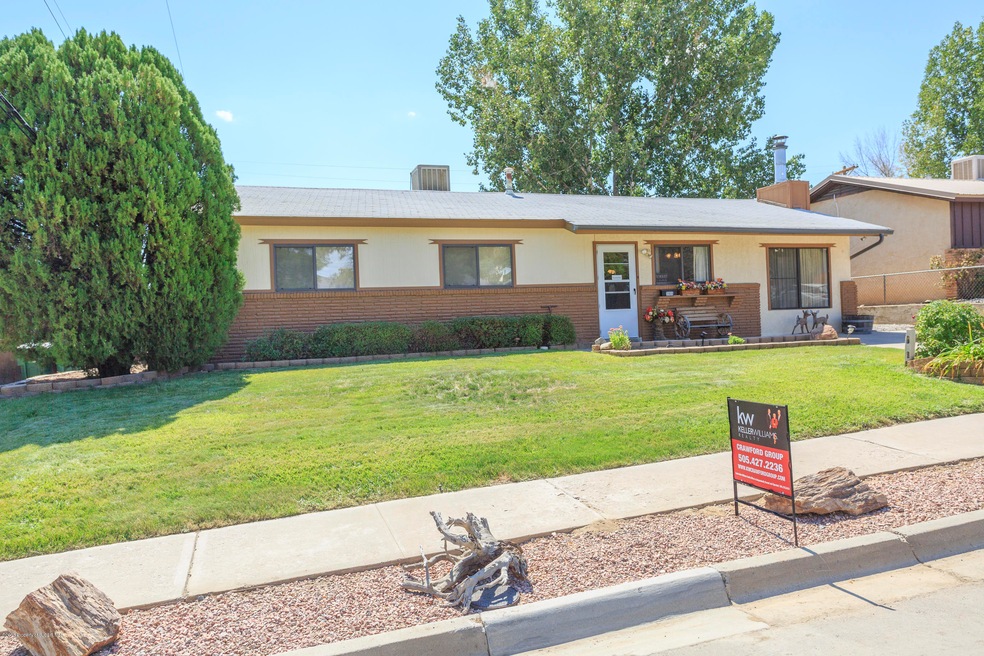 3909 Knollcrest Dr, Farmington, NM 87402 - photo 1
