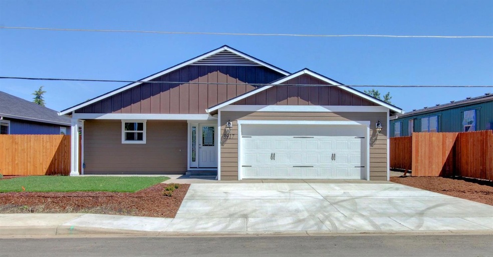 3917 Avenue E, White City, OR 97503 - photo 1