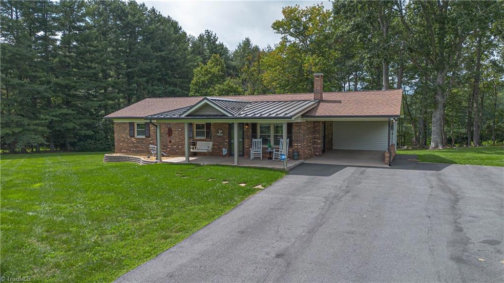 834 Pine Swamp Rd, Sparta, NC 28675 - photo 1