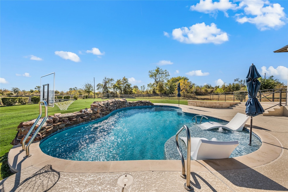 Under Contract $565,000