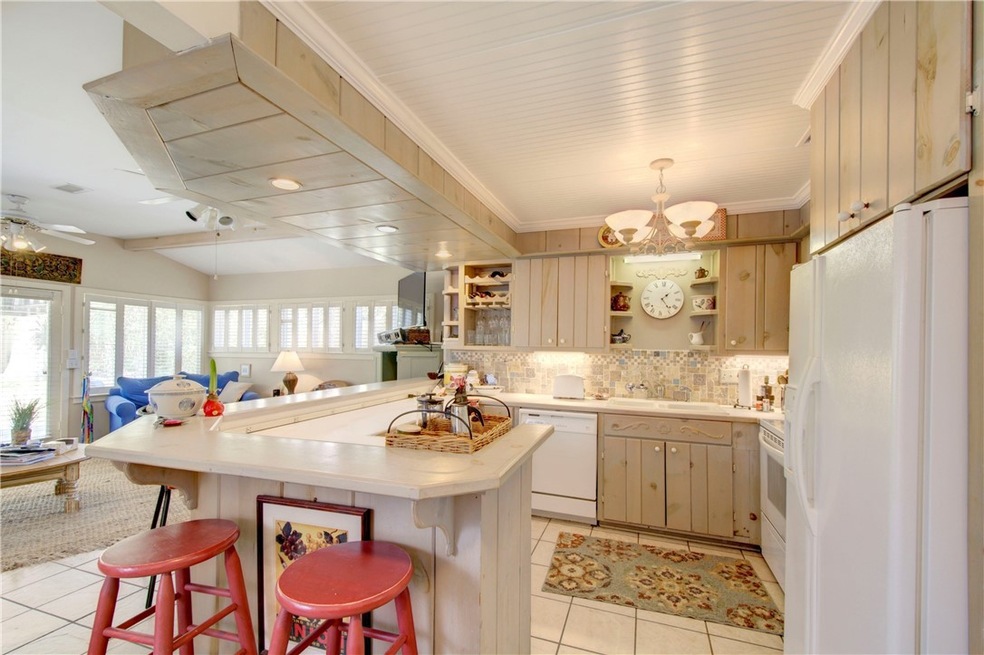 913 Mallery St, Saint Simons Island, GA 31522 - photo 1