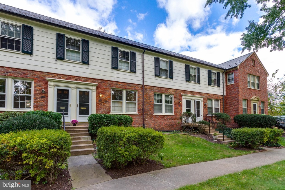 1400 S Edgewood St unit 536, Arlington, VA 22204 - photo 1