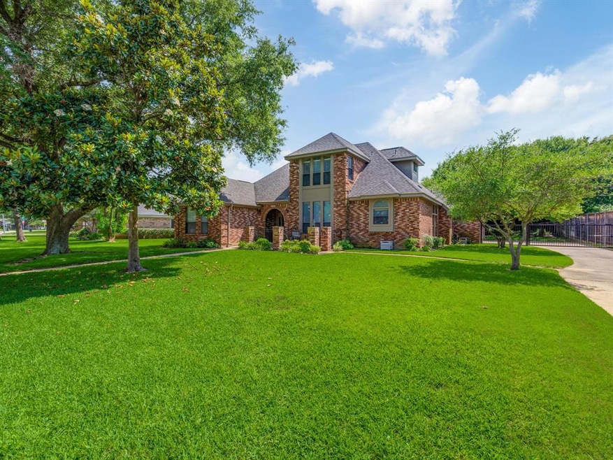 3113 Oakview Dr, Hurst, TX 76054 - photo 1