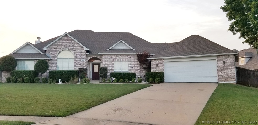 Custom home on a quiet cul-de-sac with easy access