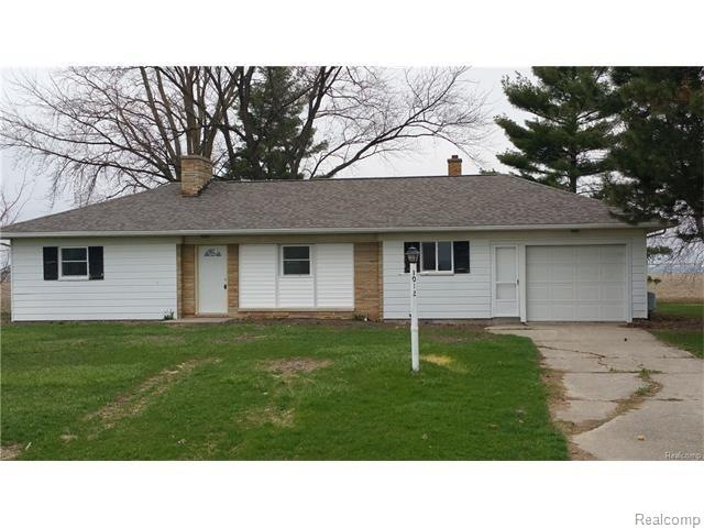 1012 S Airport Rd, Saginaw, MI 48601 - photo 1