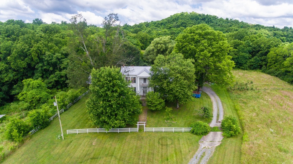 482 Sandusky Rd, Shelbyville, TN 37160 - photo 1