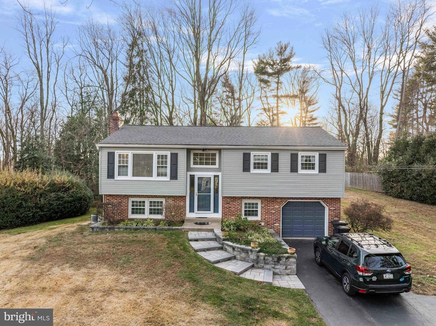 472 Woodward Dr, Huntingdon Valley, PA 19006 - photo 1