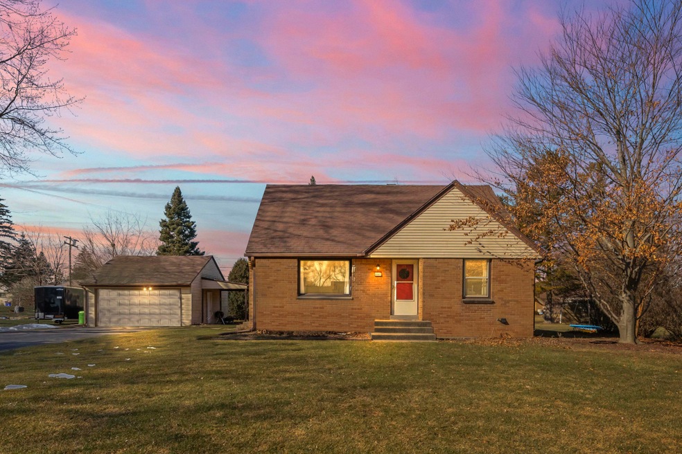 4645 N 133rd St, Brookfield, WI 53005 - photo 1