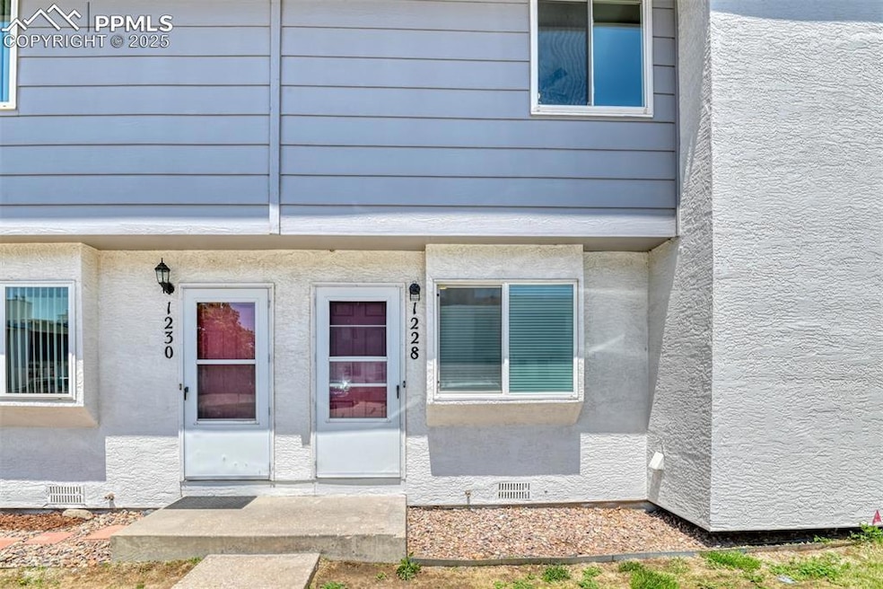View of exterior entry with stucco siding