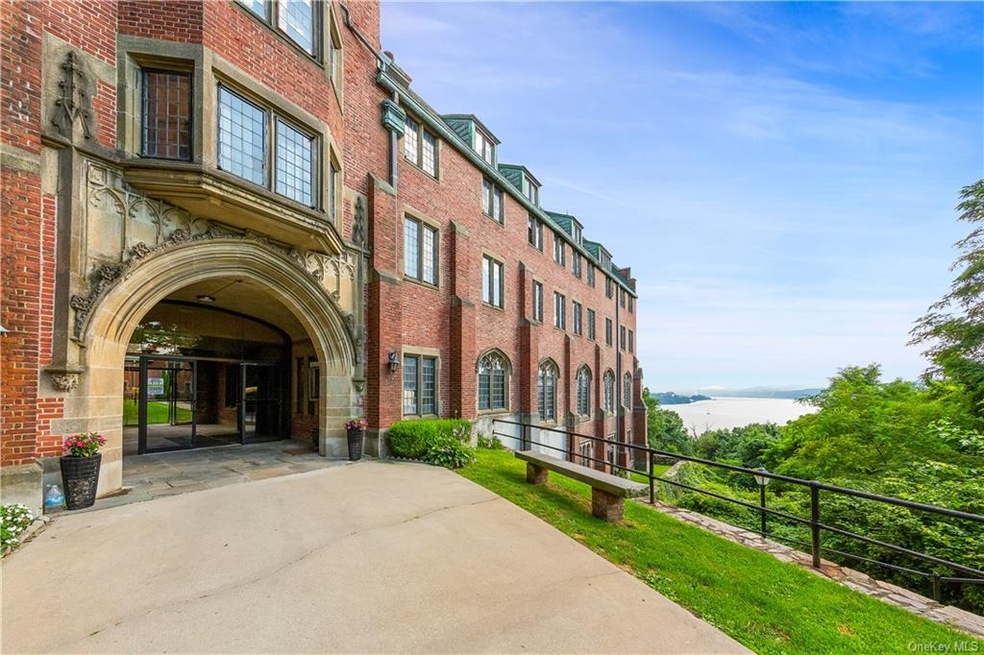 405 Chateau Rive unit 405, Peekskill, NY 10566 - photo 1