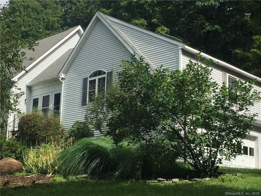 Very private, lovely home in center of Sherman!