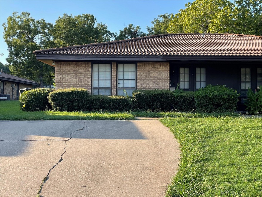 429 W Pelton St unit 431, Sherman, TX 75092 - photo 1
