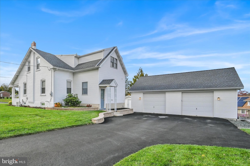 1915 King St, Reading, PA 19605 - photo 1