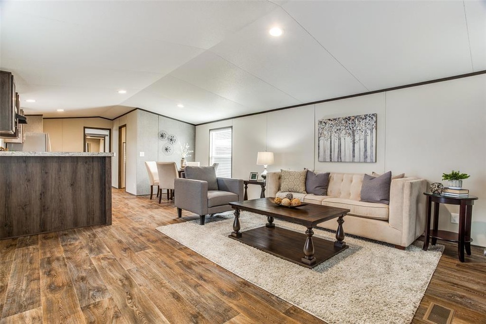 302 Pisces Dr, Granbury, TX 76049 - photo 1