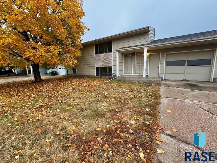 2503 W 3rd St, Sioux Falls, SD 57104 - photo 1