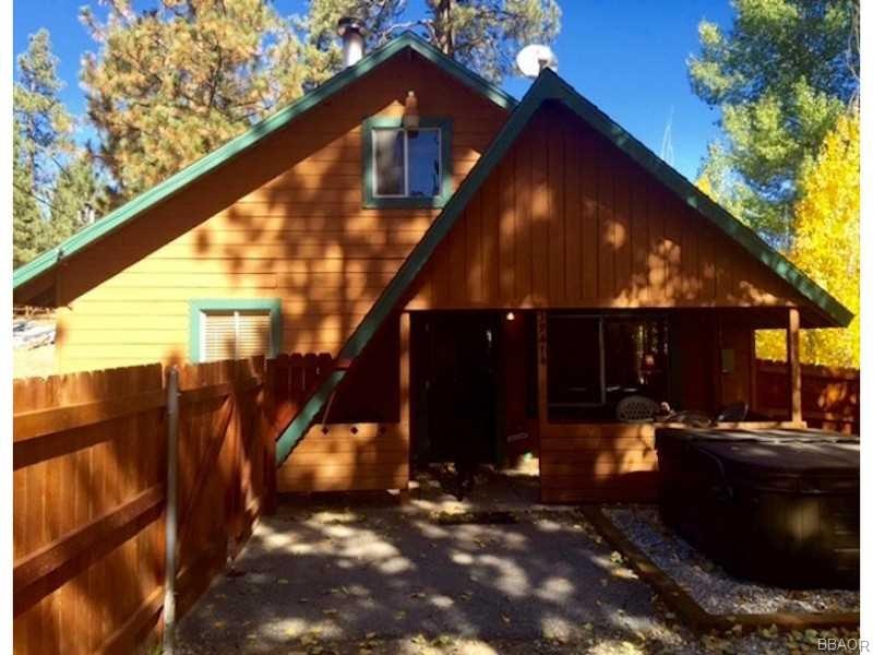 Exterior Front. Cabin in the woods!