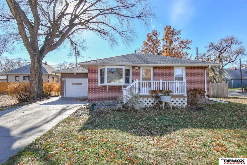 5401 Gladstone St, Lincoln, NE 68504 - photo 1