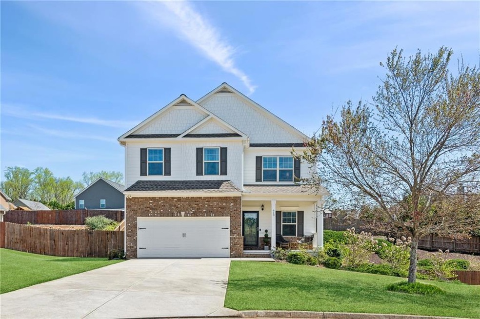 Craftsman-style home featuring a front yard and a 