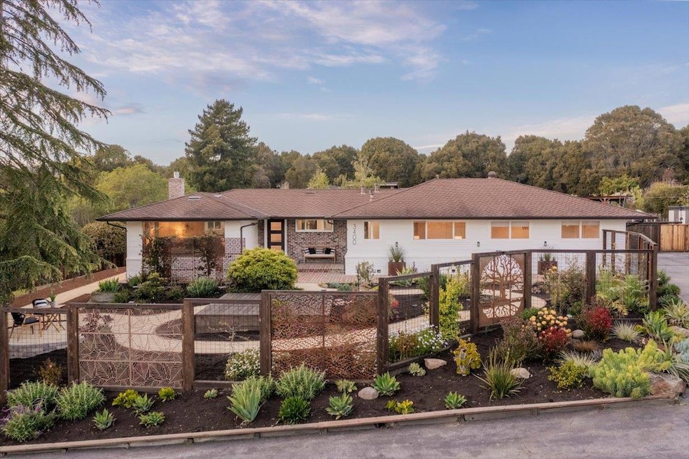 Sold $2,050,000 • Co-Listing Agent