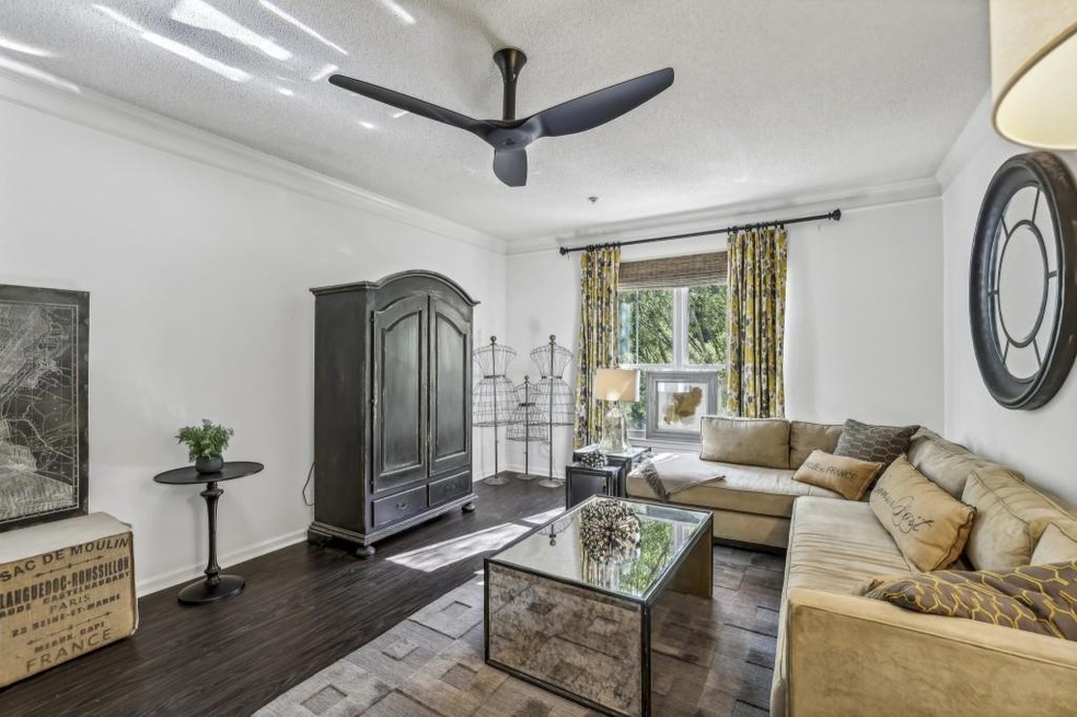 Spacious And Open In Villa Sonoma