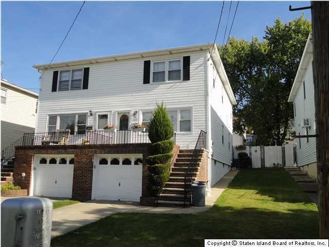 185 Tysens Ln, Staten Island, NY 10306 - photo 1