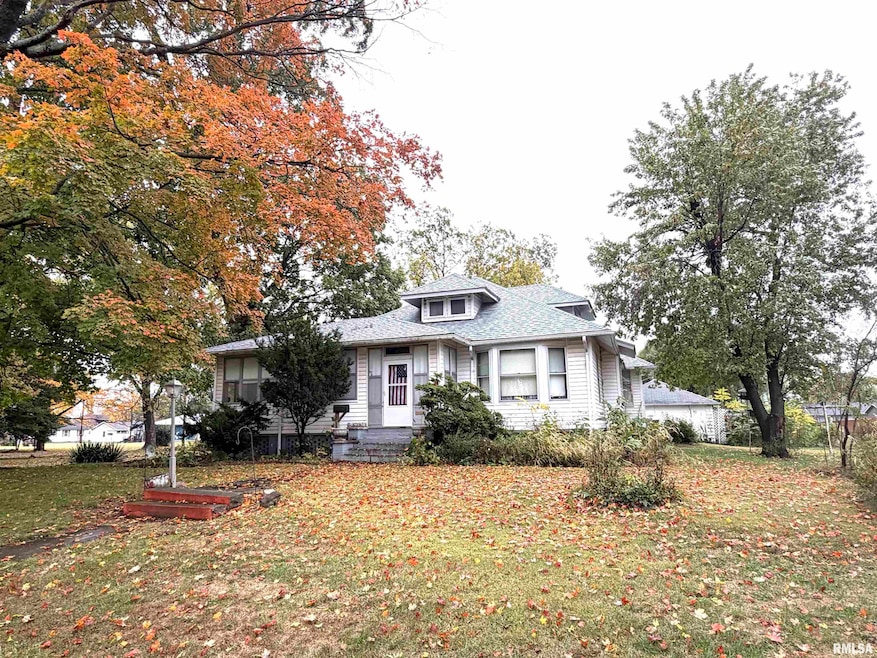 523 W 4th St, Centralia, IL 62801 - photo 1