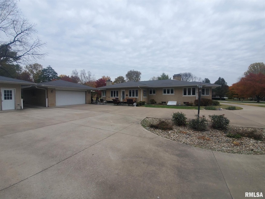 340 E Illini St, Virginia, IL 62691 - photo 1