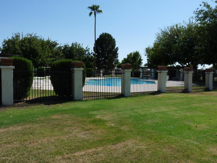 Colonia Del Norte community pool & park
