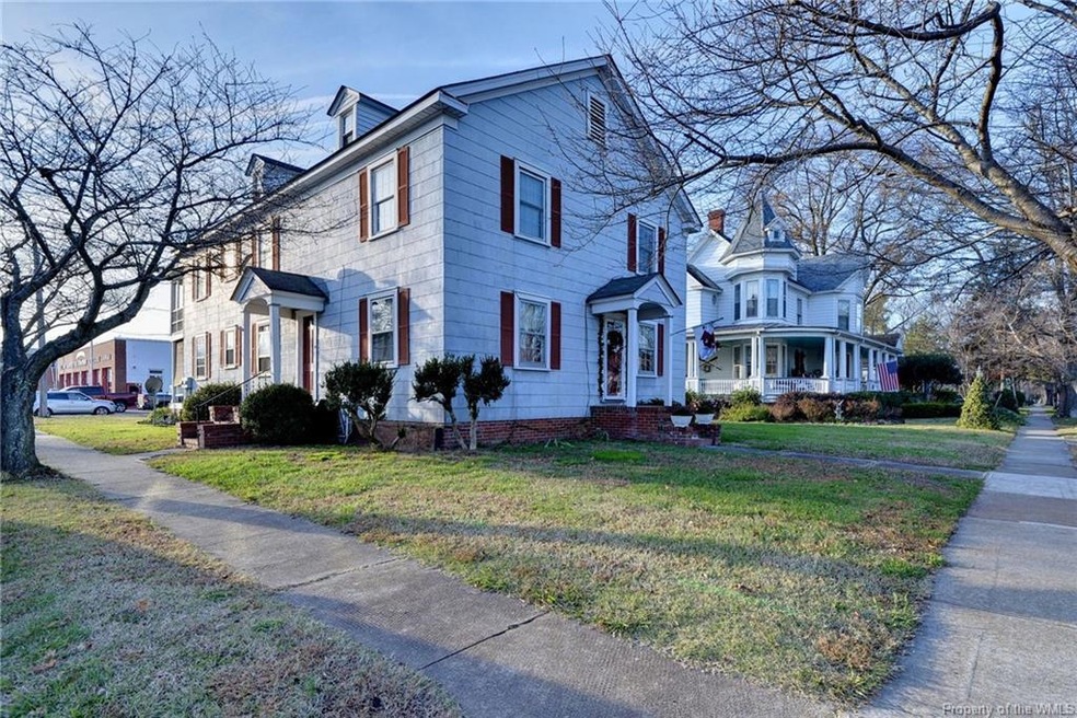 703 Lee St, West Point, VA 23181 - photo 1